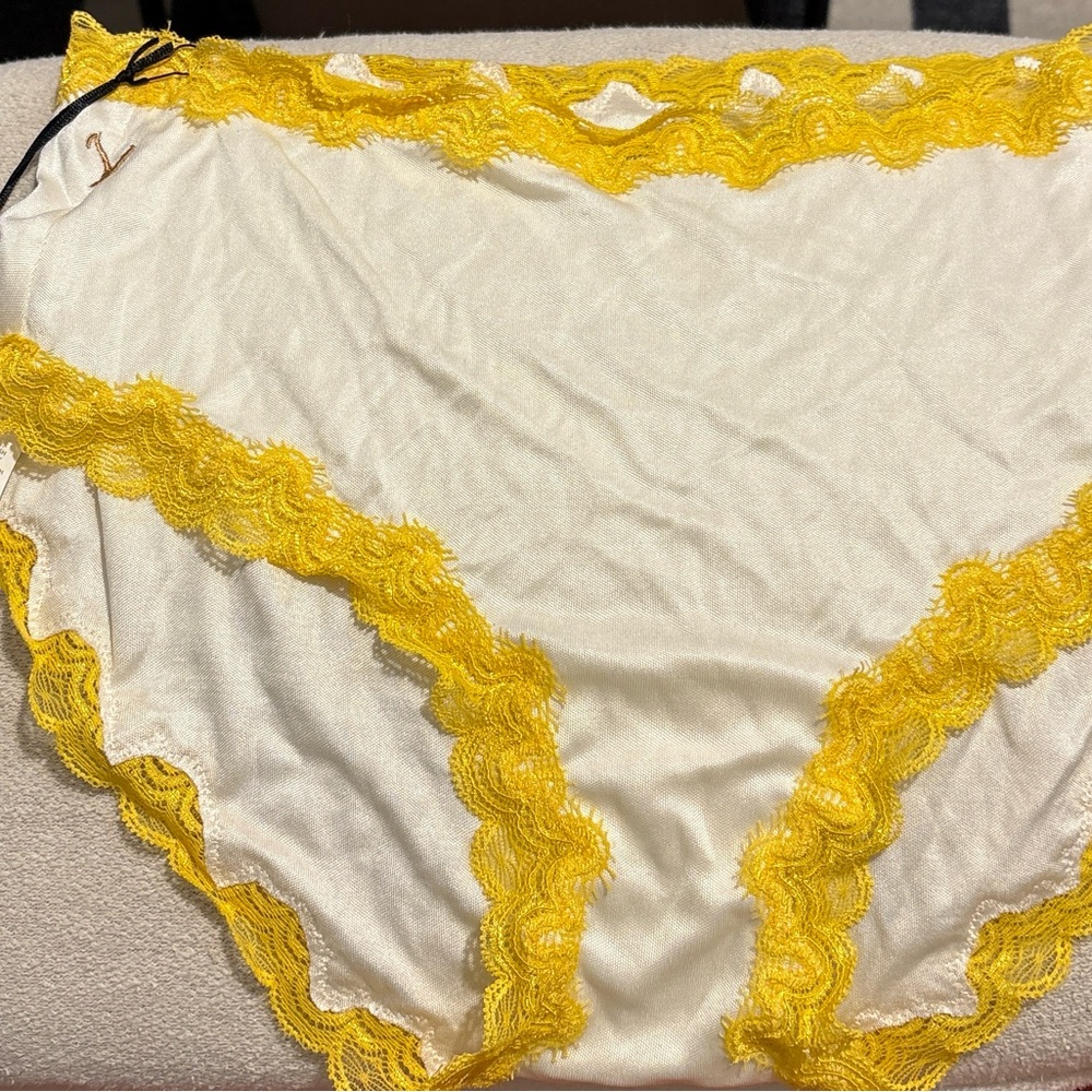 NWT Uwilawarrior Ivory & Yellow Lace Trim Bikini Panty